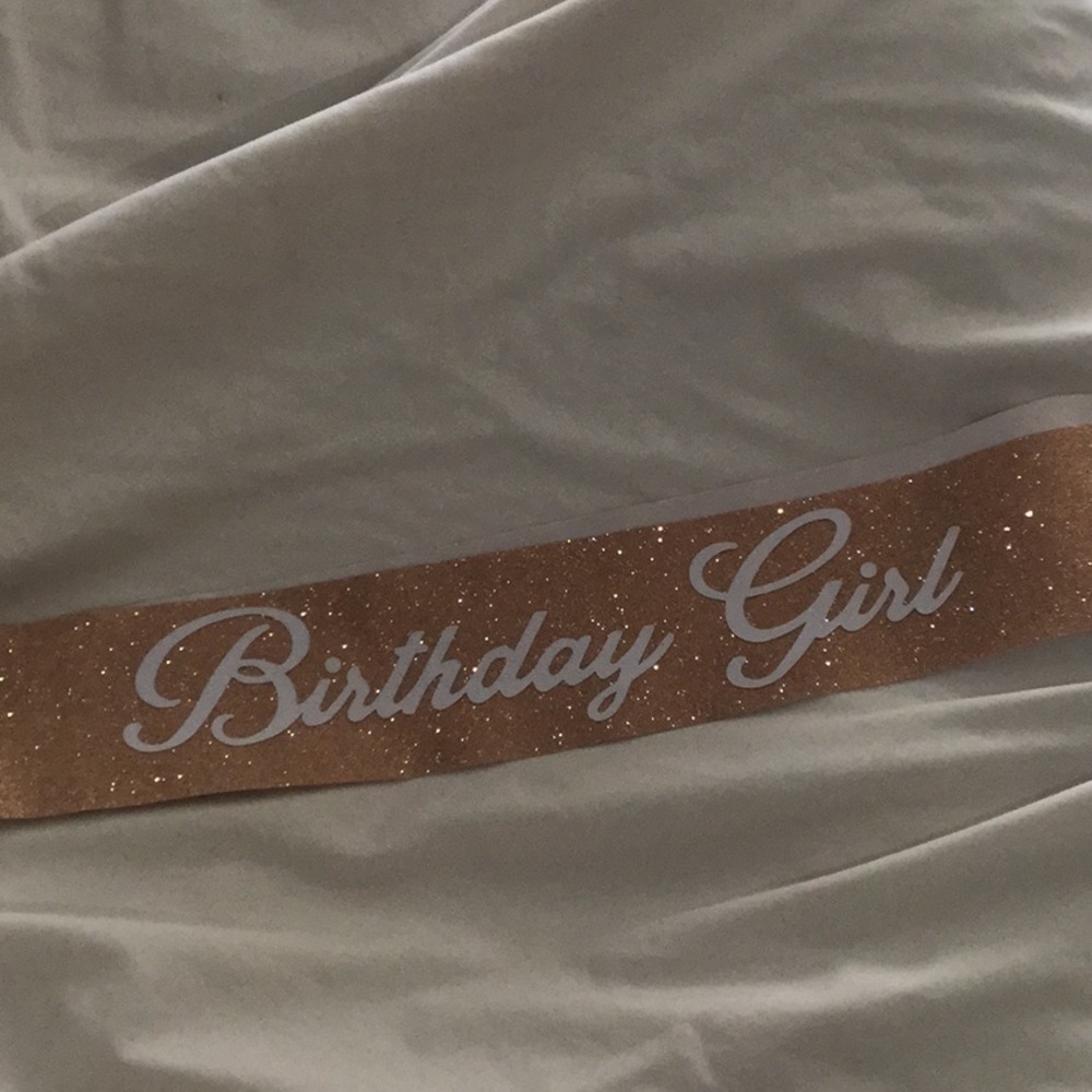 BIRTHDAY GIRL SPARKLING SLASH 💎